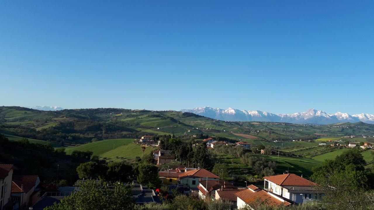 Bed And Breakfast La Pecora Rosa Sant'Omero Екстер'єр фото