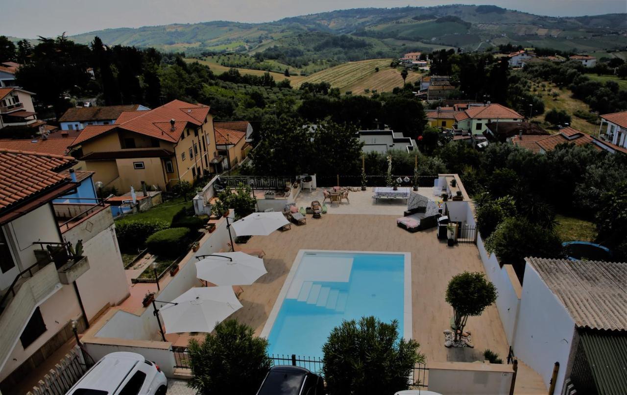 Bed And Breakfast La Pecora Rosa Sant'Omero Екстер'єр фото